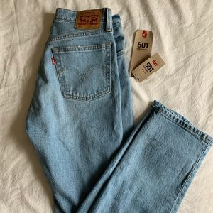 Levi’s original light wash 501